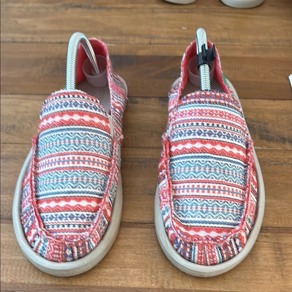 Sanuk women’s Donna Blanket loafers, size 10
